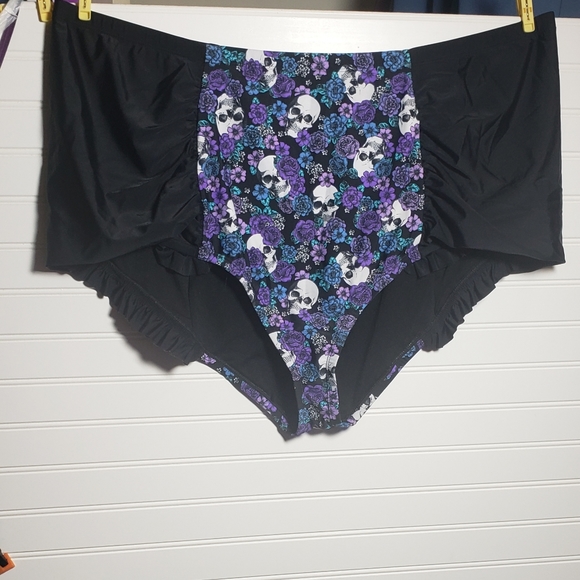 Hot Topic Skull Purple Floral Ruffle Swim Bottoms Plus Size 5X - Picture 1 of 8